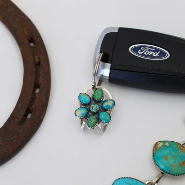 🌿Natural Turquoise Flower Clip Keychain: Stylish & Practical, Find Keys Easily